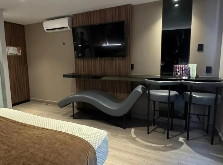 Picasso Villas & Suites Guadalajara Otel
